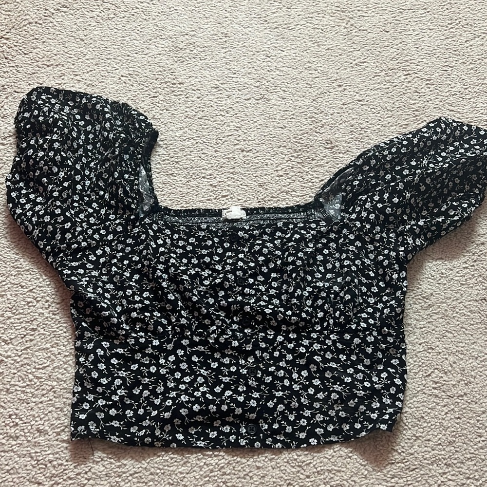 Floral Puffy Sleeved Crop Top